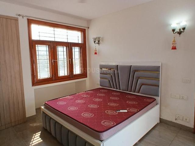Flat for rent in Sector 122, Noida