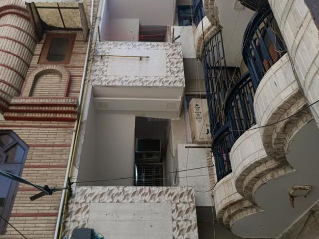 Flat for sale in North West Delhi, Deri