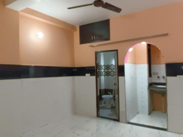 Flat for rent in North West Delhi, Deri
