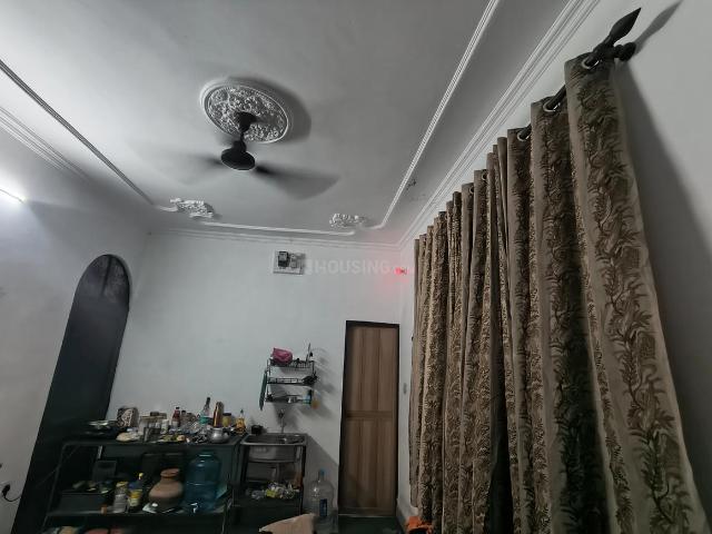 Flat for rent in East Delhi, Deri