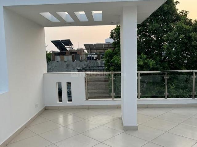House for rent in Sector 26, Noida