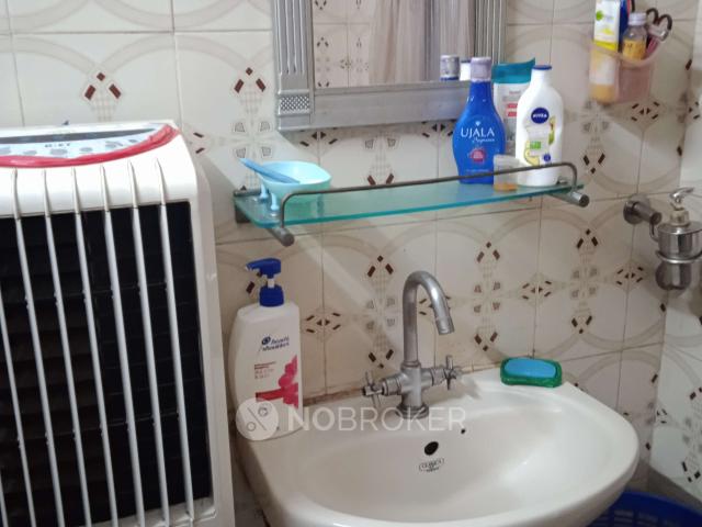Property for rent in Deri