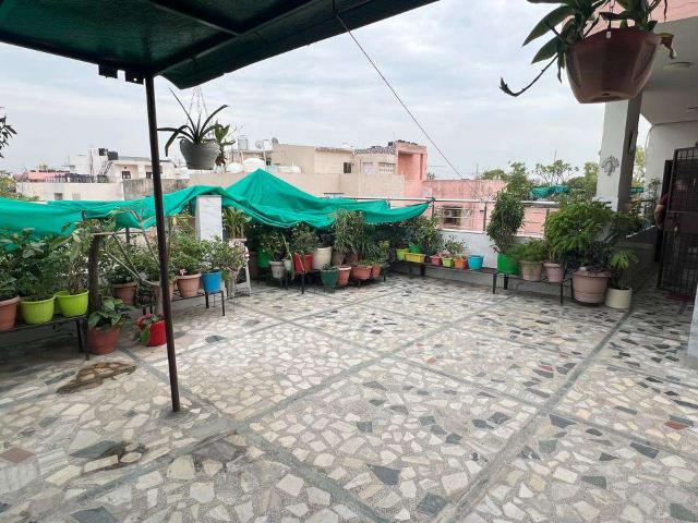 Property for rent in Deri