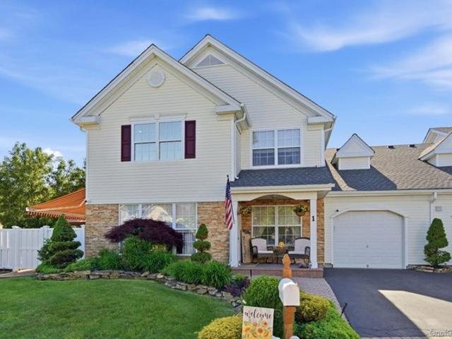Condo for sale in Centereach, New York
