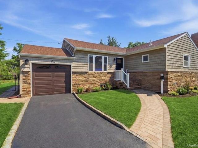 House for sale in Huntington, New York