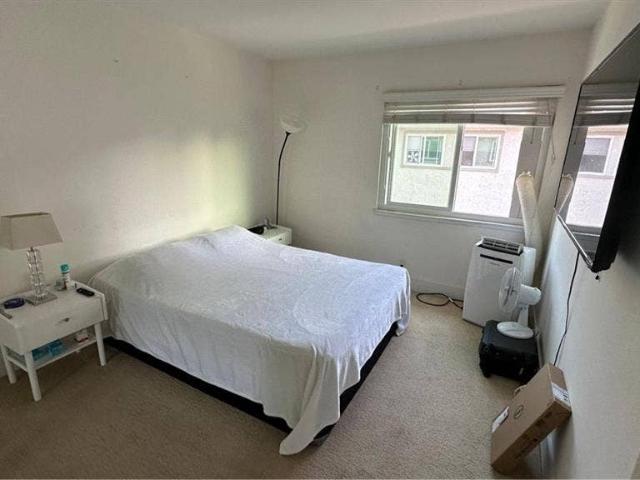 Room for rent in Huntington Beach, California