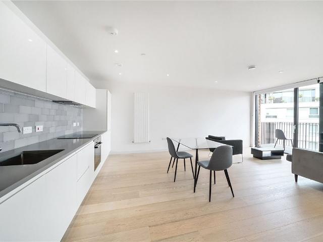 Apartment for rent in Silvertown, Greater London