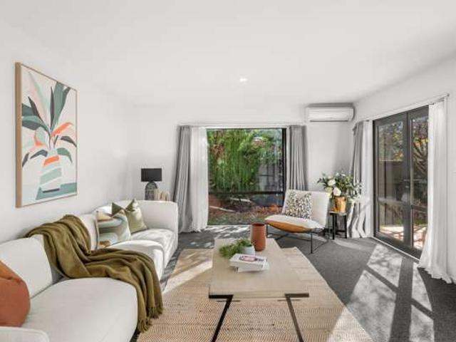 House for sale in Chaslands, Canterbury