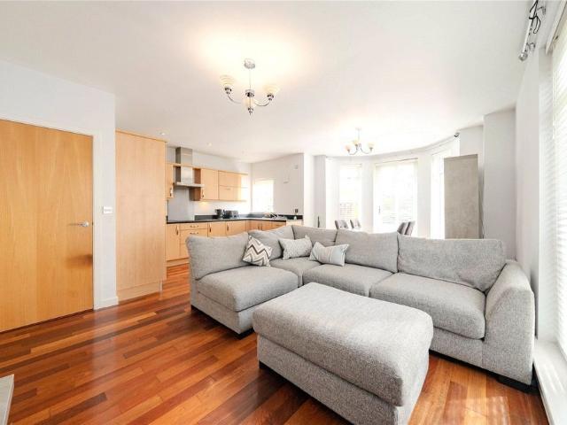 Apartment for rent in Primley Park, Alwoodley