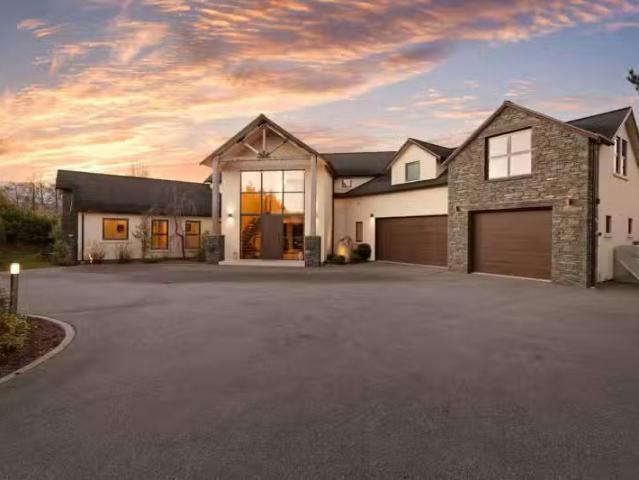 House for sale in Otakou