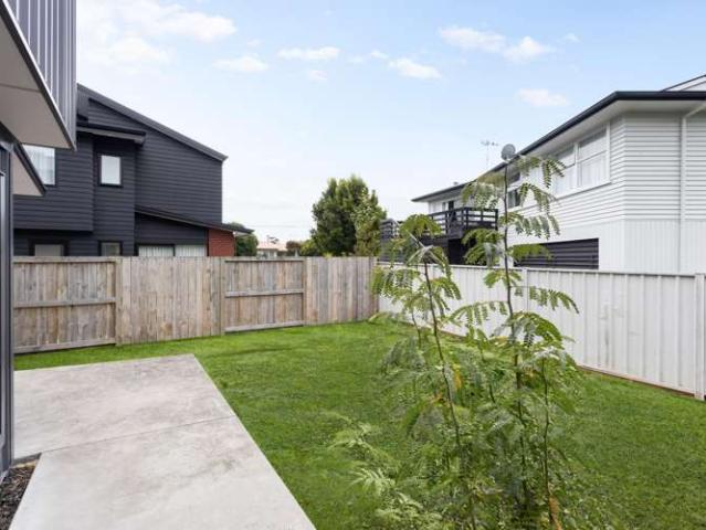 Townhouse for sale in Glenview, Hamilton City