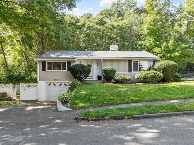 House for sale in Lynnfield, Essex County