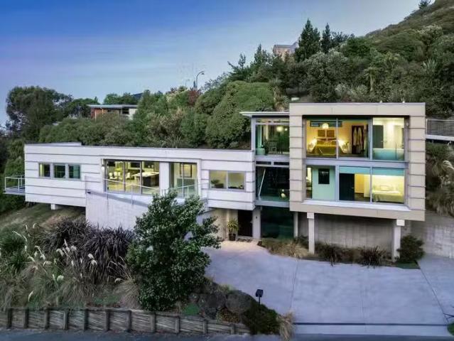 House for sale in Chaslands, Canterbury