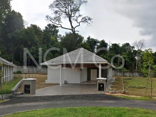 Terraced House for sale in Malaka