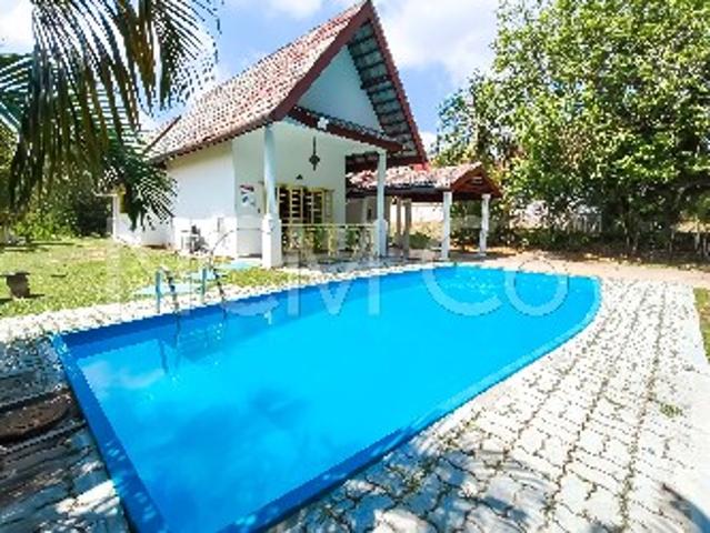 Terraced House for sale in Malaka