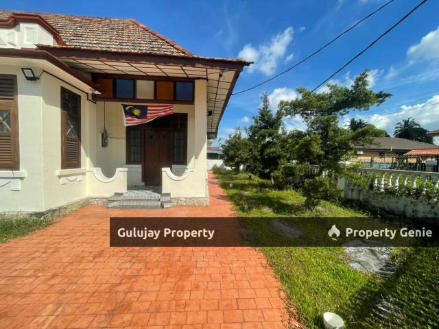 Bungalow for sale in Malaka