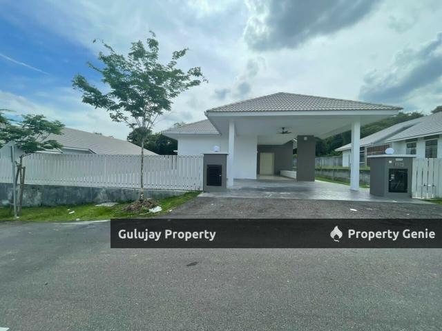 Bungalow for sale in Malaka