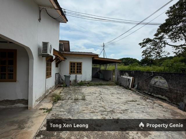 Terraced House for sale in Malaka