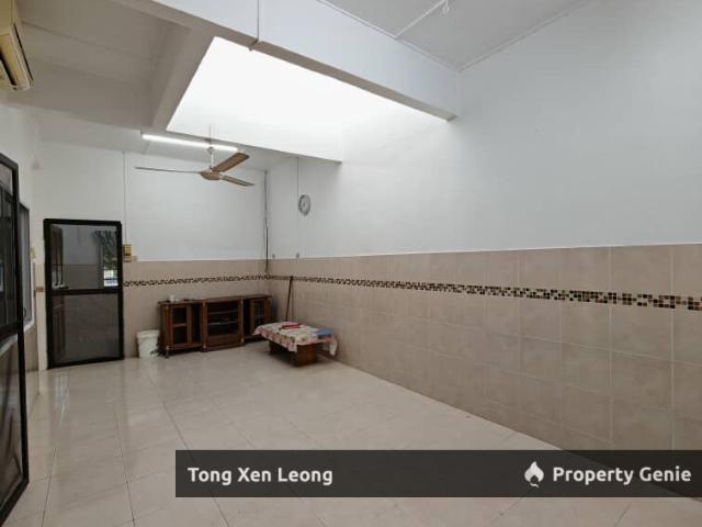 Terraced House for sale in Malaka