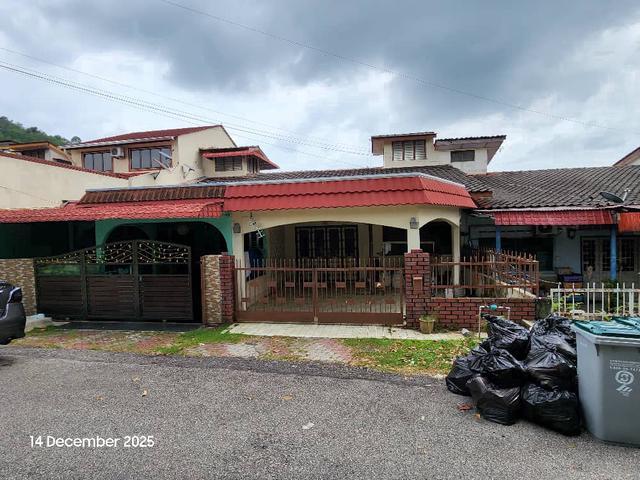 Terraced House for sale in Malaka