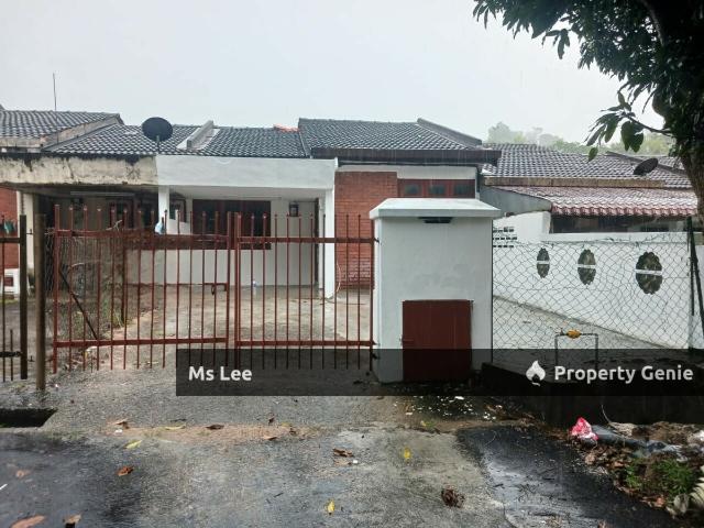 Terraced House for rent in Malaka