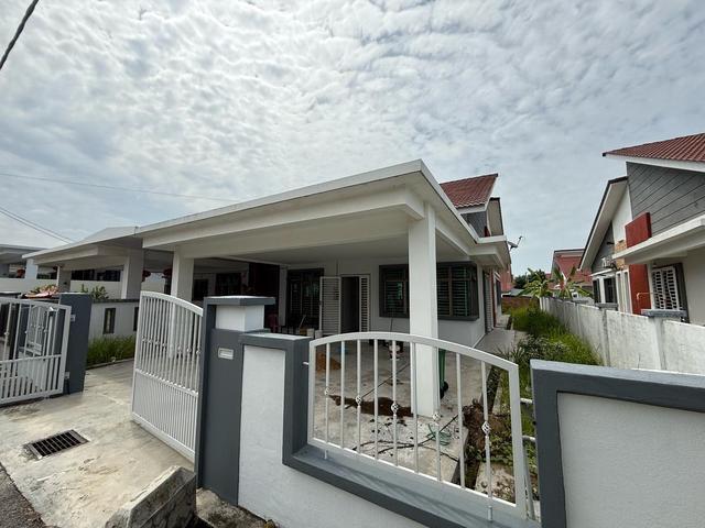 Residential House for sale in Malaka