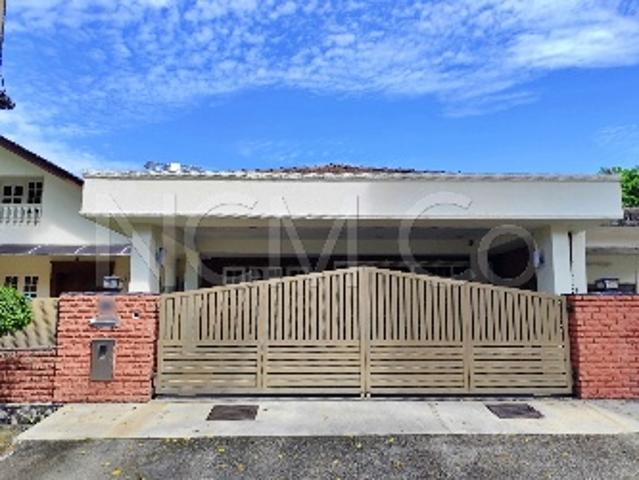 Residential House for sale in Barat Daya, George Town