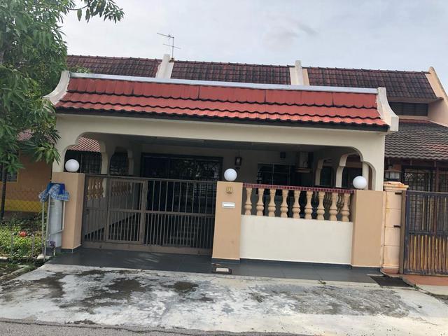 Terraced House for sale in Malaka