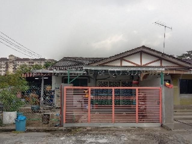 Terraced House for sale in Kuala Selangor, Selangor