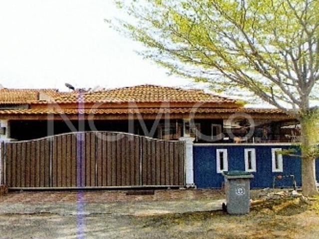 Terraced House for sale in Malaka