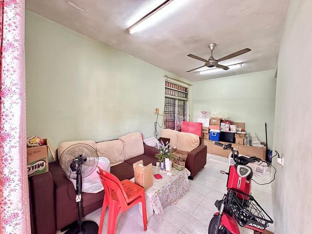 Terraced House for sale in Malaka