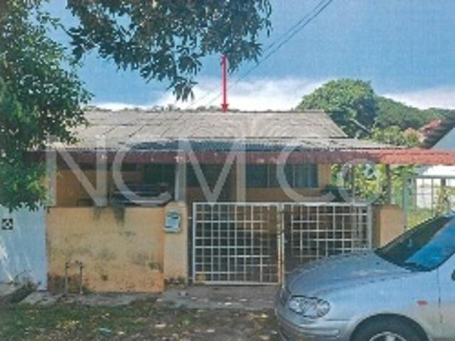 Terraced House for sale in Malaka