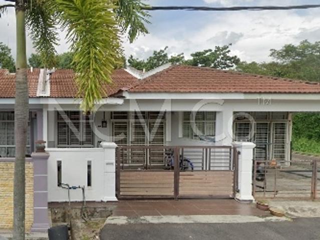 Terraced House for sale in Malaka
