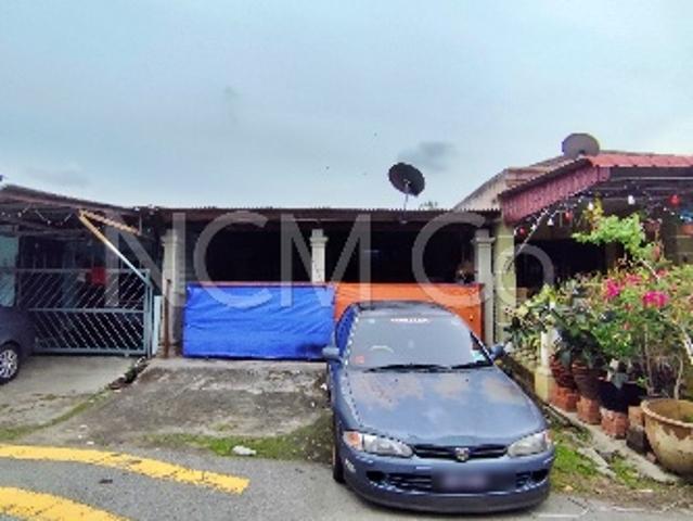 Terraced House for sale in Malaka