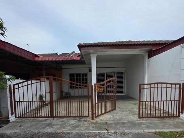 Terraced House for sale in Gedong