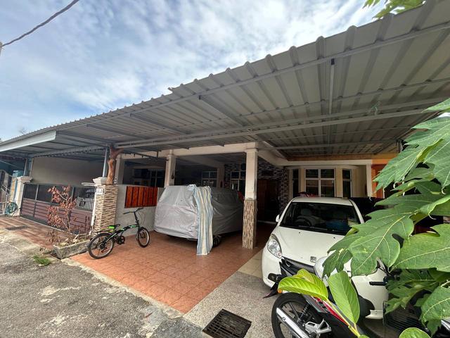 Terraced House for sale in Malaka