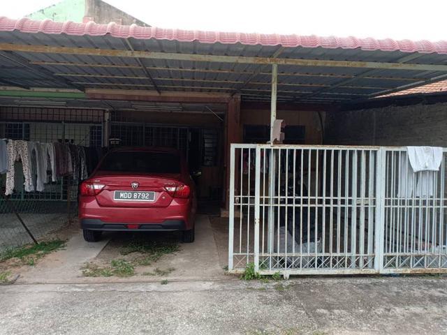 Terraced House for sale in Malaka