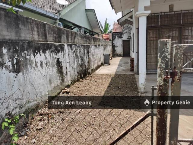 Terraced House for sale in Malaka
