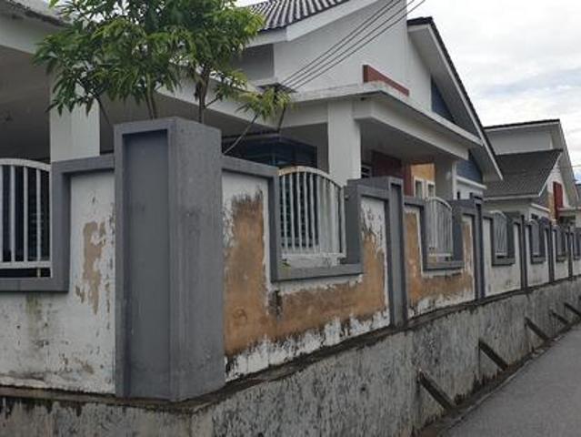 Terraced House for sale in Malaka