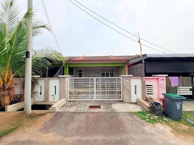 Terraced House for sale in Malaka