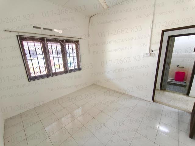 Terraced House for sale in Malaka