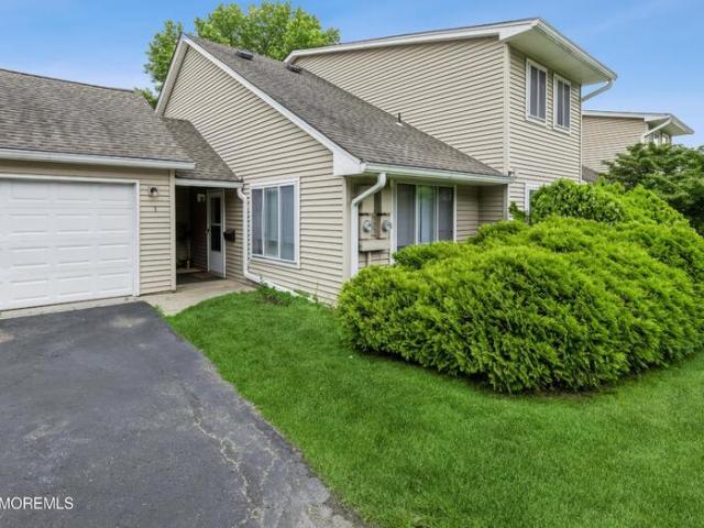 Condo for sale in Brick