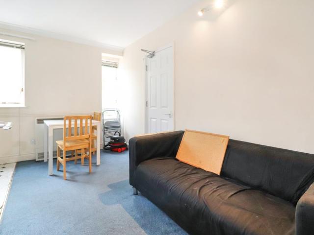 Room for rent in Osney, The Slade