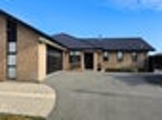 House for sale in Chaslands, Canterbury