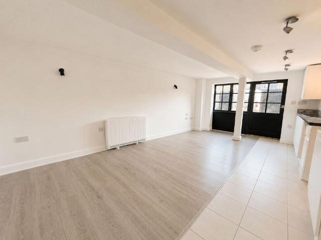 Apartment for rent in Beaumaris
