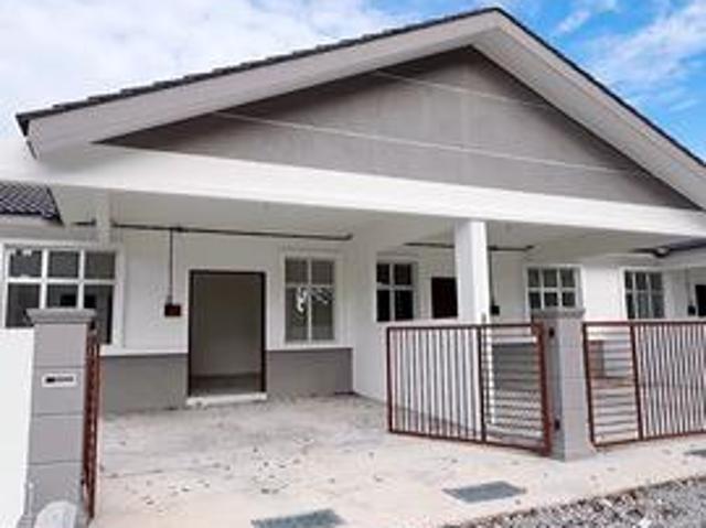 Terraced House for sale in Malaka