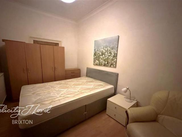 Apartment for rent in Astley Estate, Greater London