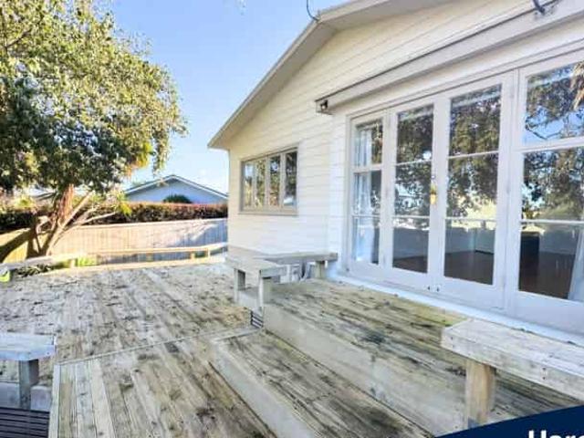 House for rent in Oratia, Oroua County