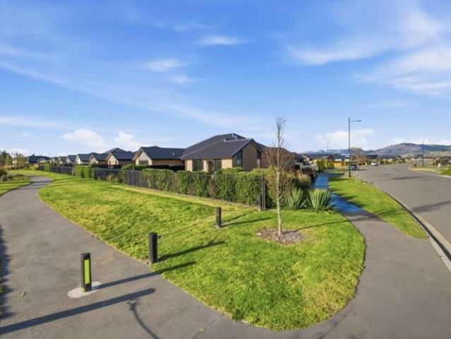 Property for sale in Chaslands, Canterbury