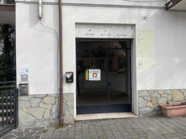 Locale Commerciale in affitto a Unione di comuni Valmarecchia, Novafeltria